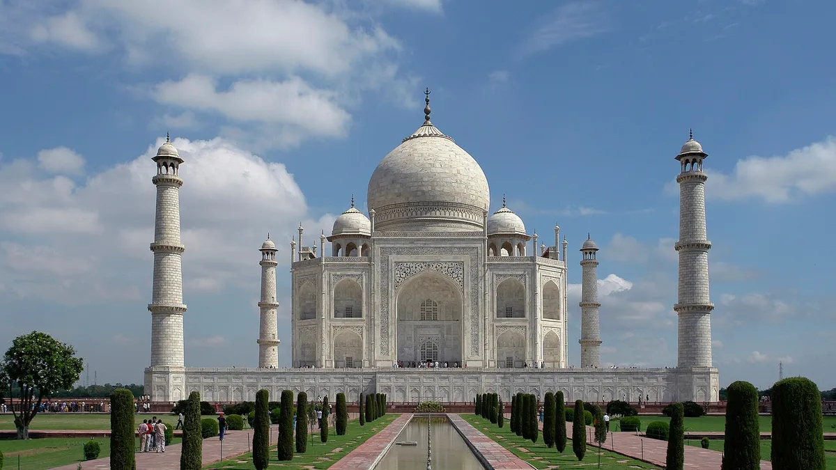 Le Taj Mahal et ses jardins, à Agra