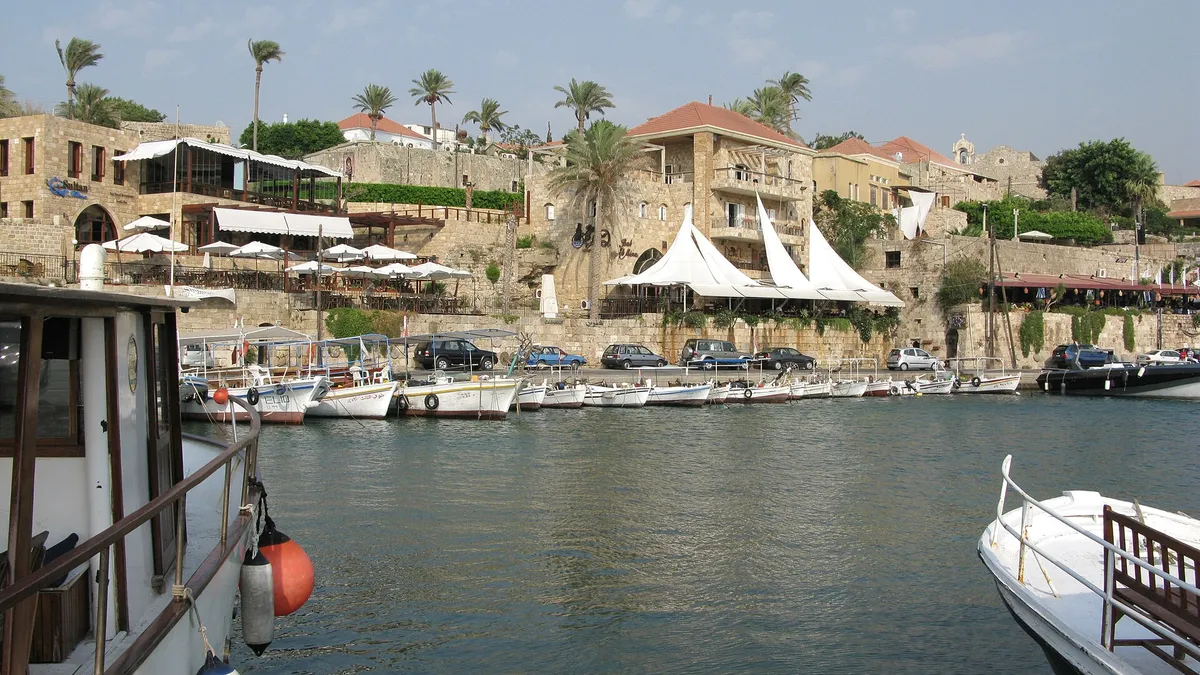 Le vieux port de Byblos et ses maisons de pierre