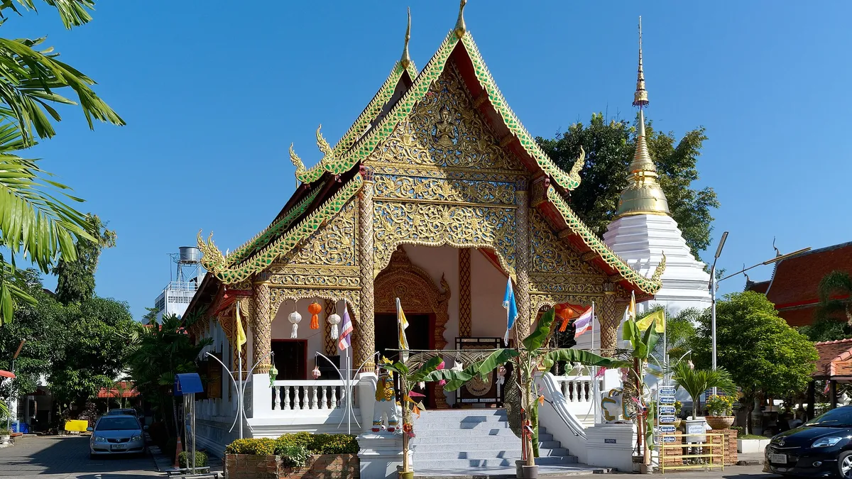 Un temple bouddhiste dans la vieille ville de Chiang Mai