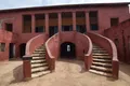 La Maison des Esclaves et son escalier, sur l'île de Gorée, à Dakar