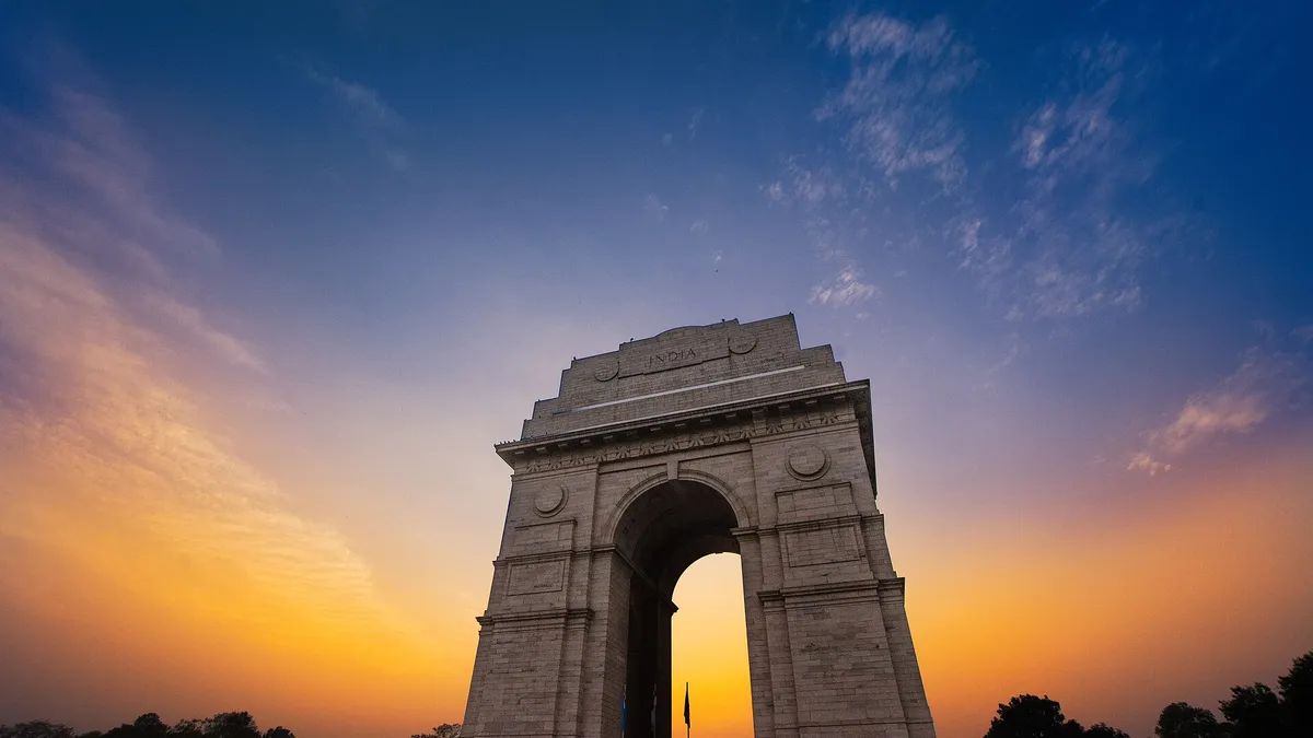 L'India Gate de New Delhi au coucher du soleil