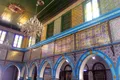 L'intérieur décoré de la synagogue de la Ghriba, à Djerba