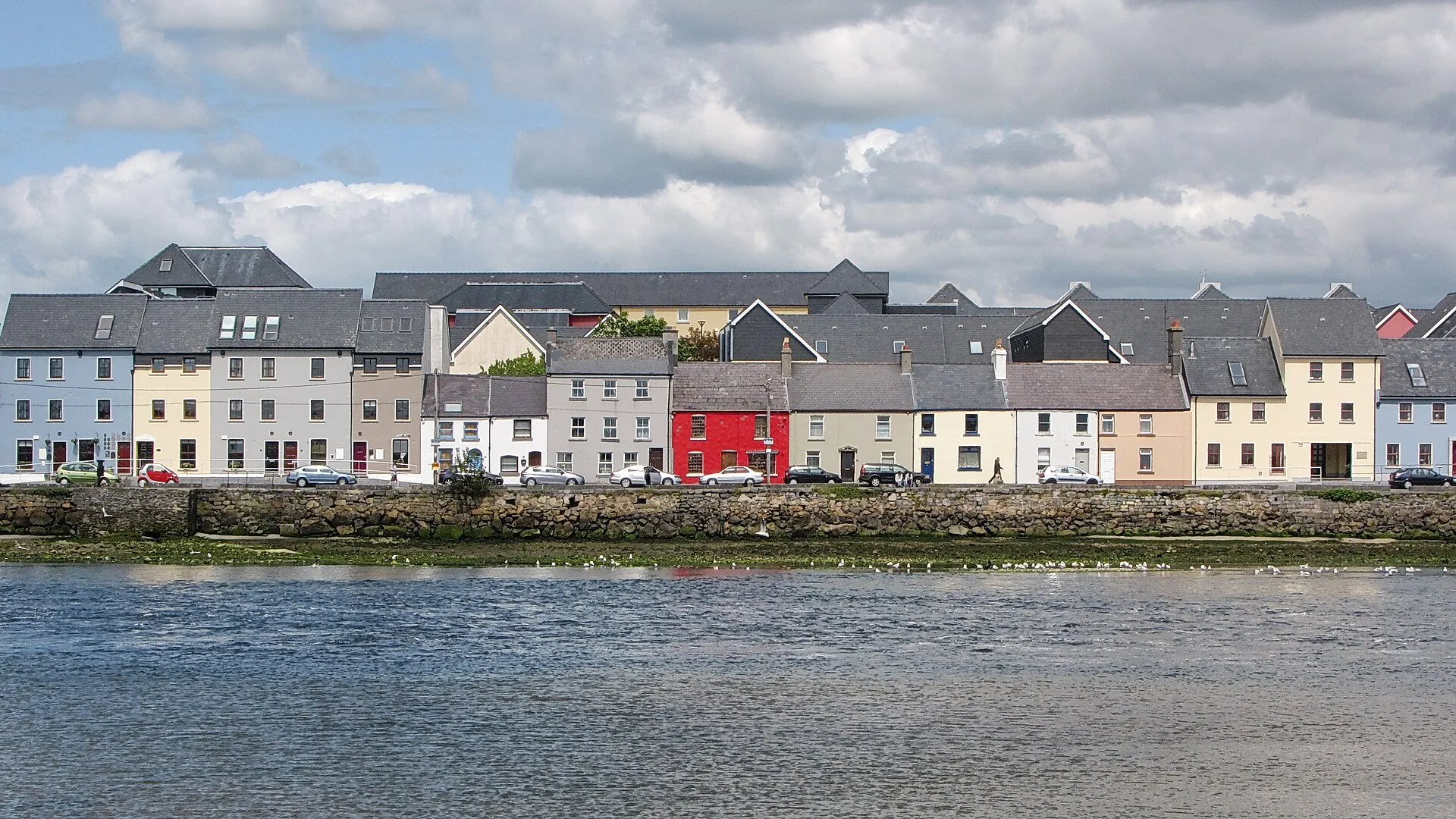 Les maisons colorées du Long Walk au bord de la Corrib, à Galway