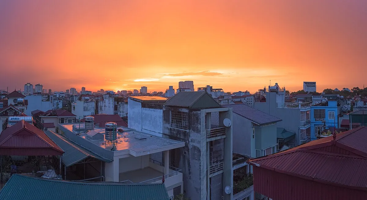 Les toits de Hanoï au coucher du soleil