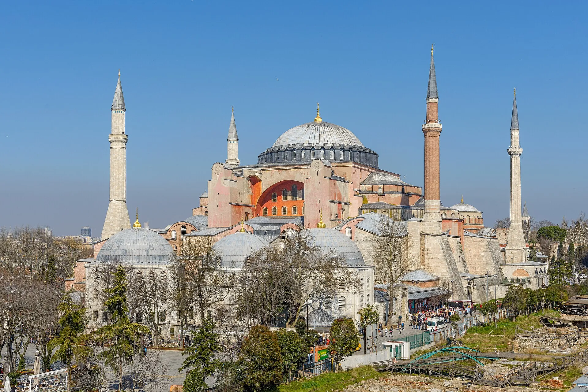 Sainte-Sophie à Istanbul sous un ciel bleu