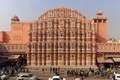 La façade rose du Hawa Mahal, le palais des Vents, à Jaipur