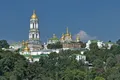 La laure des Grottes de Kyiv et ses coupoles dorées au-dessus du Dniepr