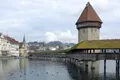 Le pont de la Chapelle et sa tour sur la Reuss, à Lucerne