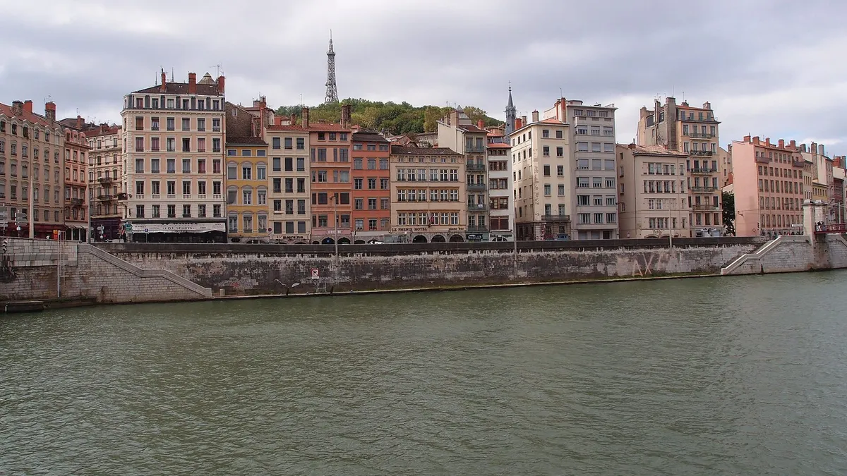 Façades colorées au bord de la Saône, à Lyon