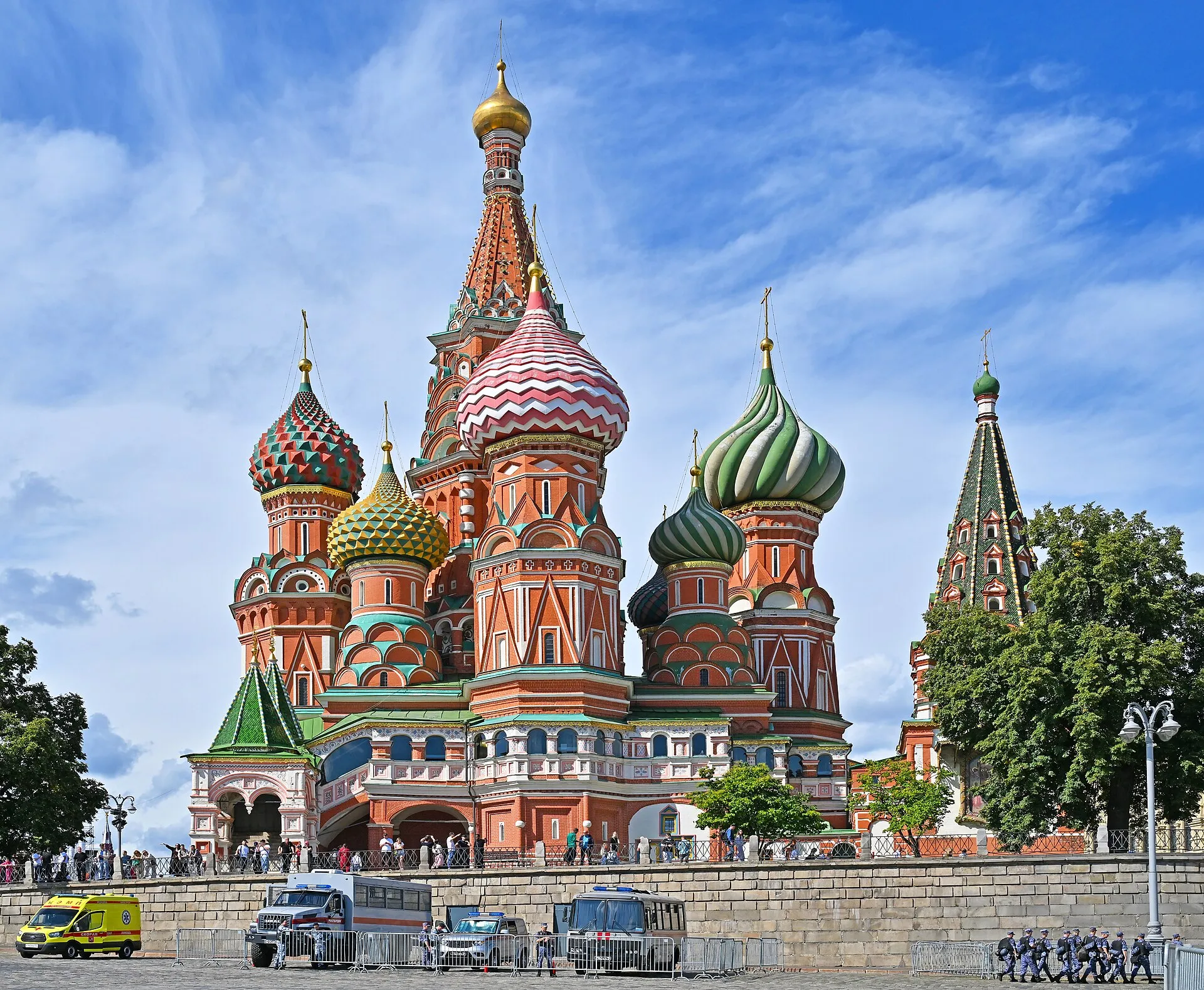 La cathédrale Saint-Basile et ses bulbes colorés à Moscou