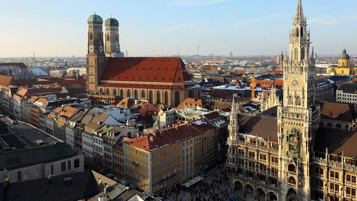 La Frauenkirche et le nouvel hôtel de ville de Munich, vus d'en haut