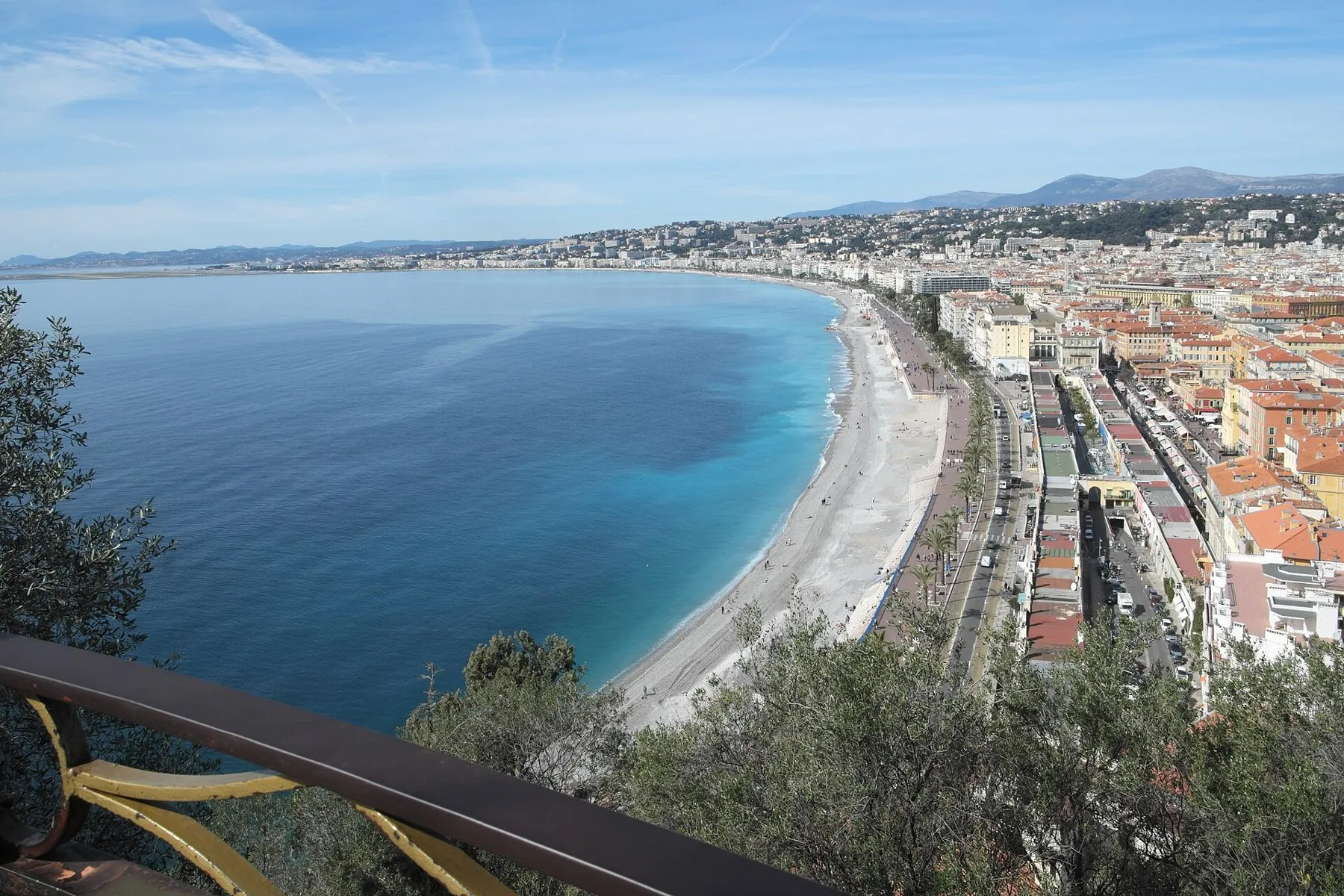 La baie des Anges et la promenade des Anglais vues des hauteurs