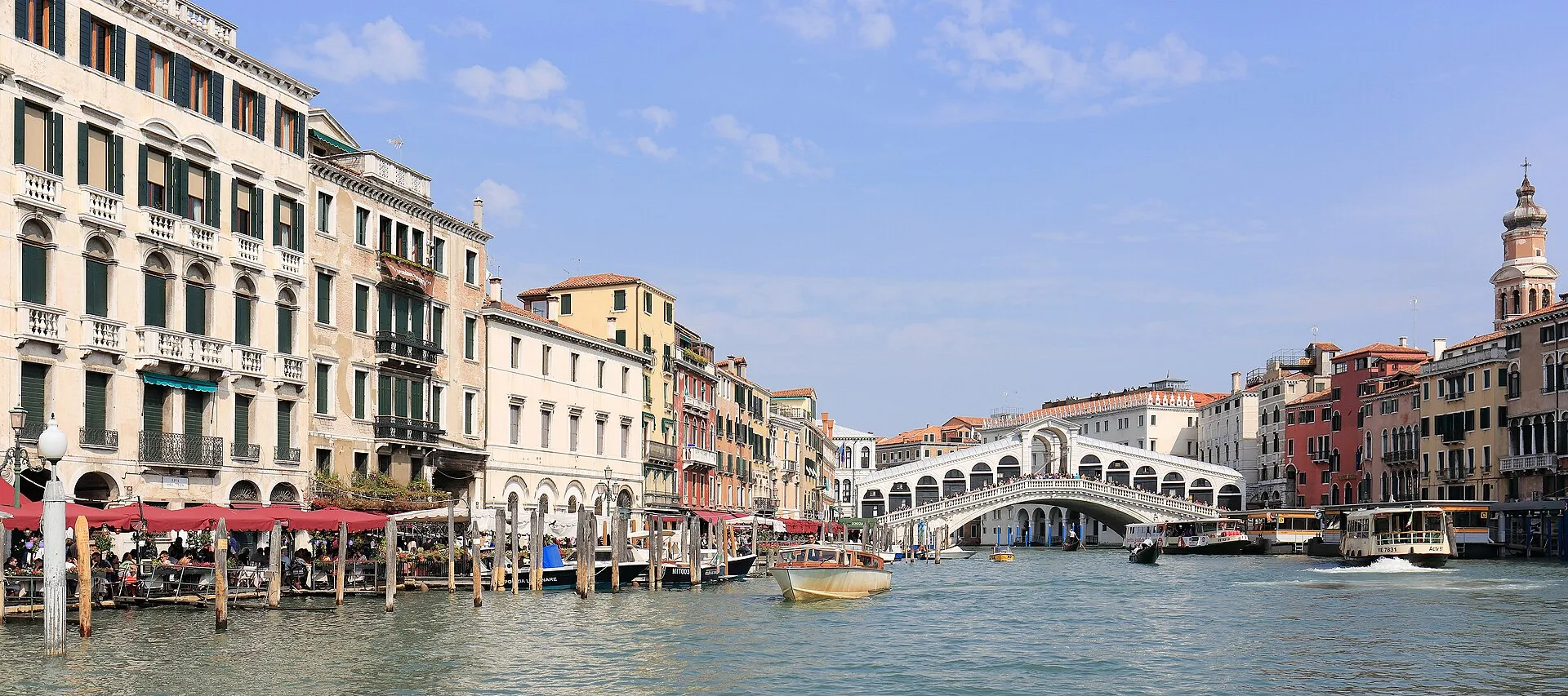 Le Grand Canal et le pont du Rialto à Venise